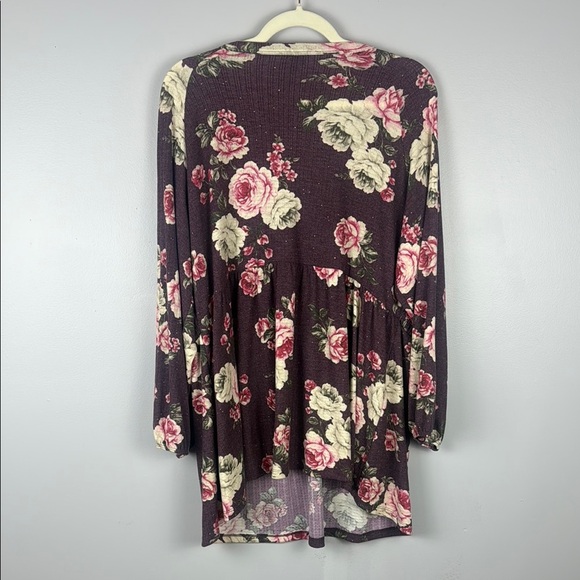 Torrid Babydoll Crinkle V-Neck Red Floral Long Sleeve Smocked Top Size 2 - Picture 10 of 11